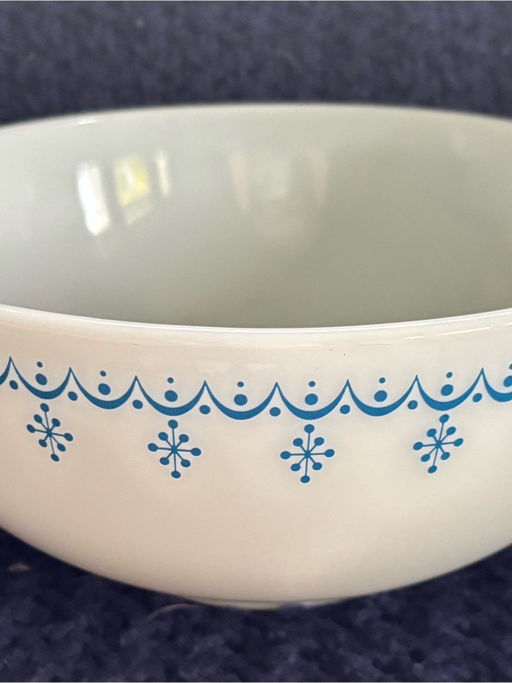 Vintage Pyrex Snowflake Handled, 2.5 Quart Bowl.  MINT